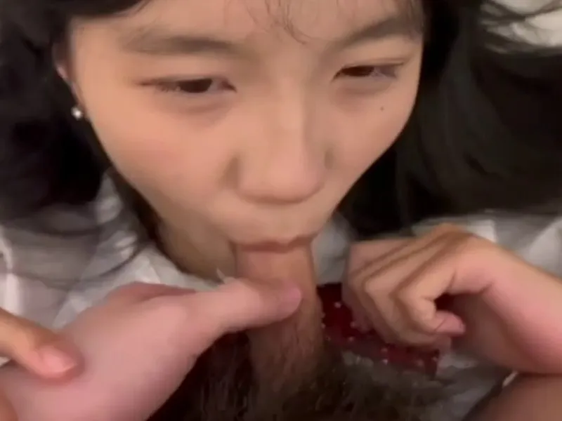 Em loli dễ thương liếm cặc biến em thành con em đào nứng lồn p2